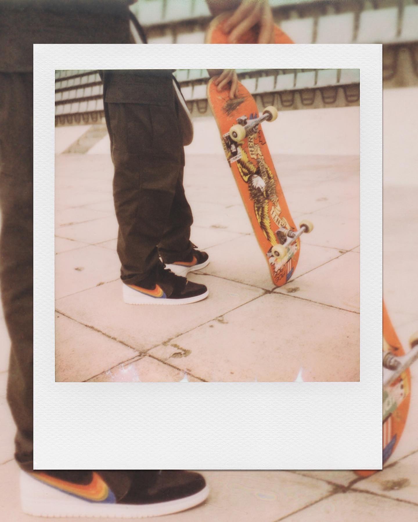 @polaroid x @nikesb コラボレーションのストーリーを @nikesb bio からチェックできます。🗣 @nikesb We followed Sarah Meurle around Barcelona as she photographed Brian Anderson in the upcoming SB Dunk by @Polaroid as they discussed skateboarding’s close ties to creativity, Sarah’s passion for photography, and photography’s role capturing leaders paving the way for female, LGBTQ+, and non-binary representation in skateboarding.Learn more at  in @nikesb bio. The Polaroid Dunk lands in select skate shops and SNKRS Tuesday, April 5.@smeurle_ @brianandersonsb