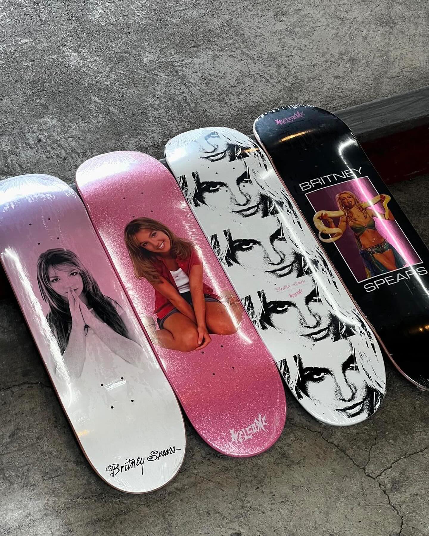 @welcomeskateboards Britney Spears × Welcome Skateboards1990年代末から2000年代半ばにかけて、アメリカのポップシーンを代表するシンガーとして活躍したBritney SpearsとWelcome Skateboardsの限定コラボレーション。#BritneySpears#ブリちゃん#welcomeskateboards #instantskateshop #instantskateboards