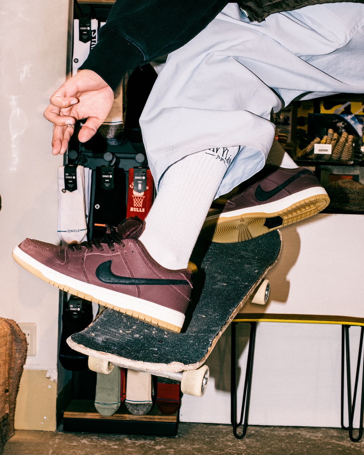 2月14日(土)発売Nike SB Dunk Low Pro ISO “Burgundy Crush”限られたスケートショップのみで展開されるOrange Label(ISO)から “Burgundy Crush” がまもなく登場。スケーターのために設計されたプレミアムマテリアルと、落ち着いた色調の絶妙なバランスが魅力の、スケートショップ限定“Orange Label”仕様の特別なDunk。販売方法の詳細はプロフィールリンク先のブログをご確認ください。※販売足数・入荷サイズ・発売前のご予約など、販売に関する個別のお問い合わせはご遠慮ください。※no overseas shipment.@nikesb @nikesbdojo#orangelabel #nikesb#instantskateshop#instantskateboards