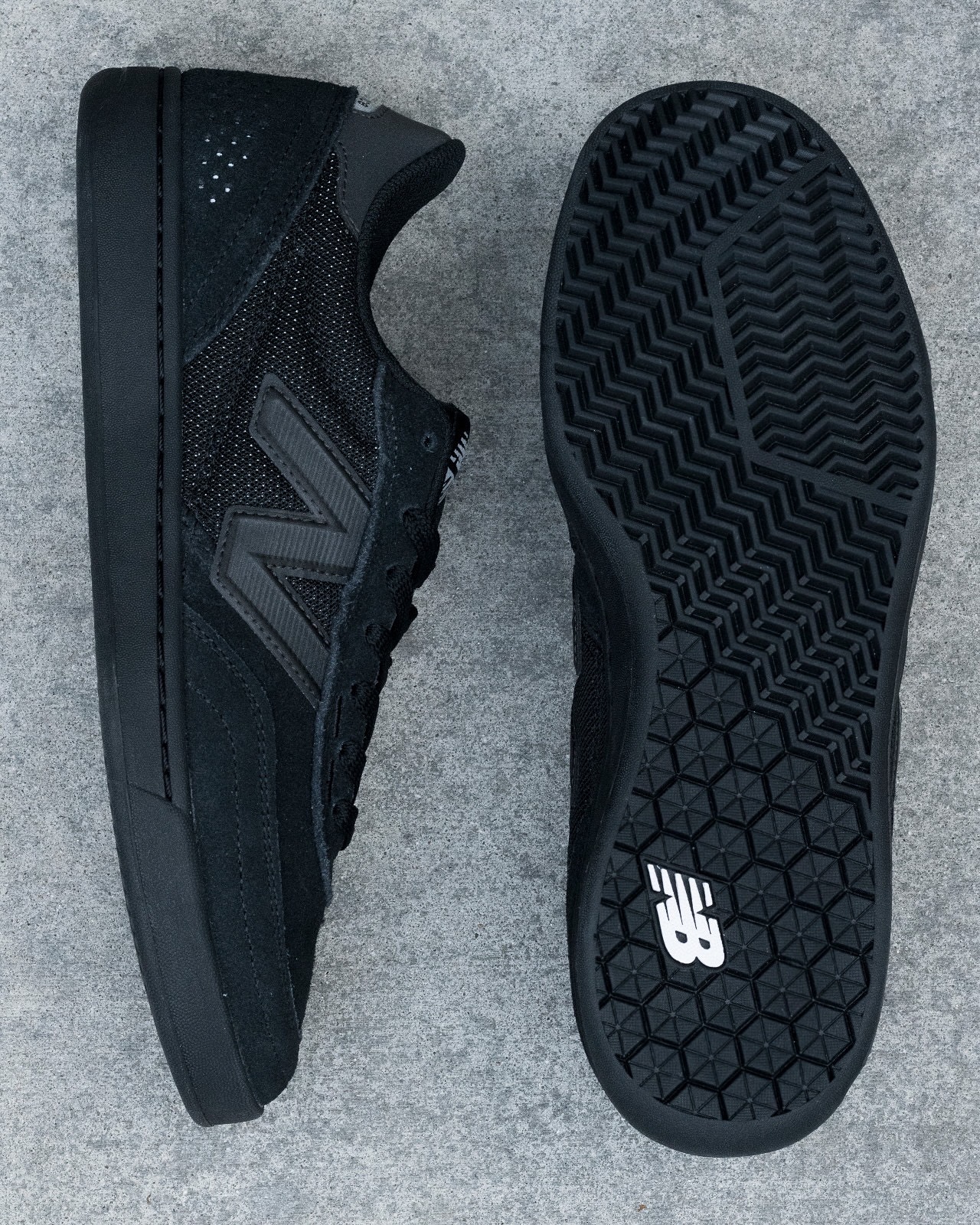 @nbnumericNew Balance Numeric / UN440BVU70年代のランニングシューズにインスパイアされたロープロファイルモデル「440」。チームからも高い支持を集めるカップソールモデル。トウキャップの高さを上げることで耐摩耗性を向上。通気性に優れたメッシュサドルを採用し、2重構造の耐久性の高いアッパーに仕上げている。ミッドソールには「ABZORB」、インソールには「OrthoLite」を採用。バルカナイズドソールのようなフィーリングに加え、軽量性と衝撃吸収性を兼ね備えている。【発売日】2月14日(土)Online Store：2/14 AM0:00〜@nbnumeric@nbnumeric_japan#UN440#UN440BVU#nbnumeric#instantskateshop#instantskateboards