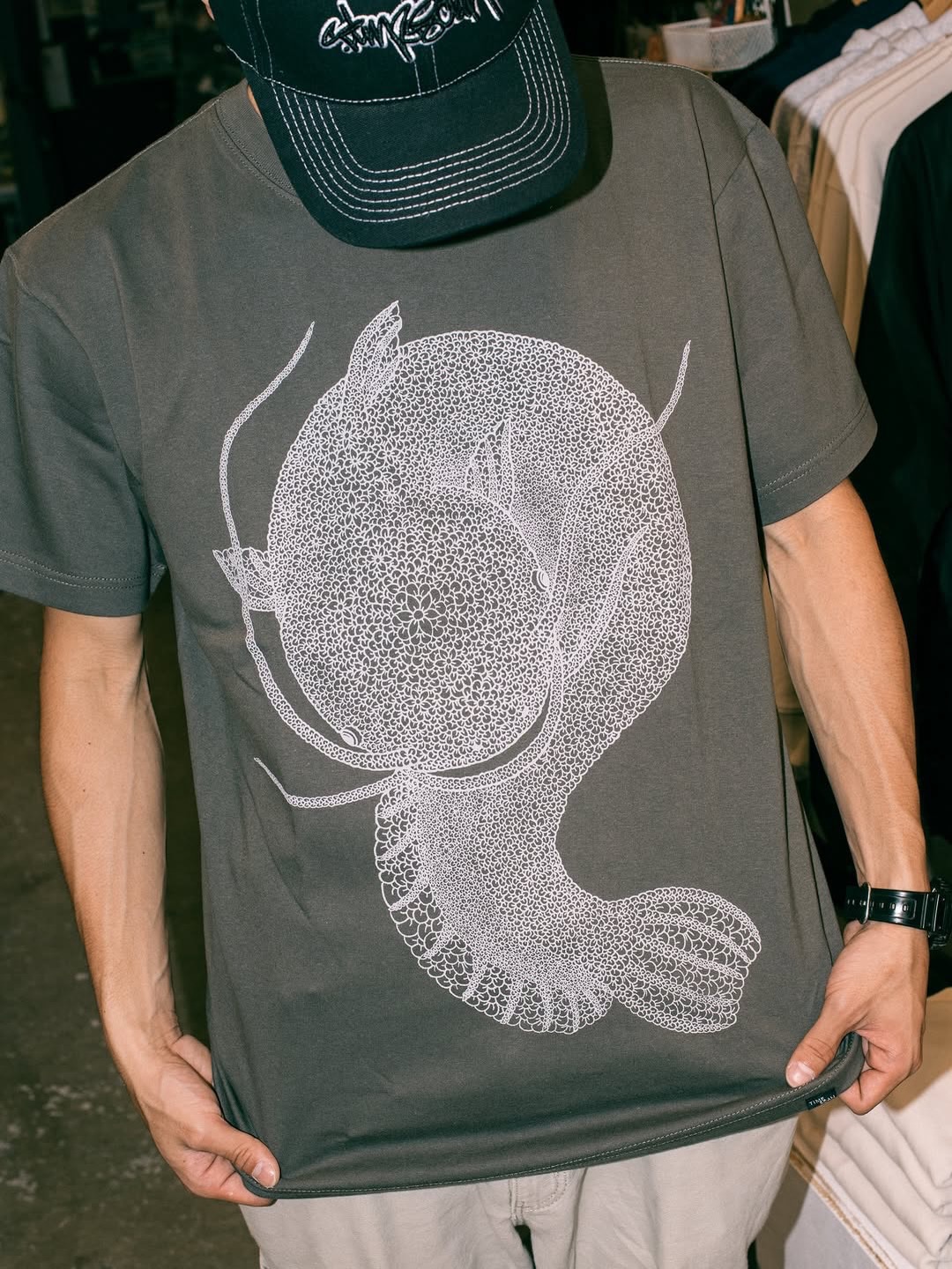 @timescan Time Scan / Spring26大阪DaggersメンバーであるCOLTがデザインしたKURAGE と NAMAZU の新色Tee & 新作のロゴキャップ#instantskateshop#instantskateboards