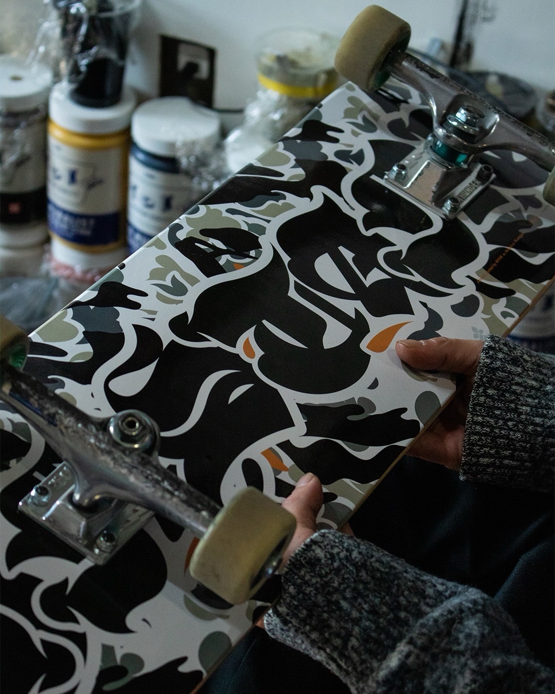 Coming Soon...Masahiro Akutagawa as MHAK × instantinstantの30周年を記念し、長年にわたり親交の深いアーティスト・MHAKとのコラボレーションアイテムを発売いたします。MHAKが描くテーマは、生命や環境、人間関係など、さまざまな次元で同時に存在し合う「共存／共生」。その世界観に、変わりゆく環境の中でもsurviveし続けるinstantの想いを重ねたコレクションです。【発売日】・3/28（土）〜 3/29（日）：吉祥寺ストア( @instant__kichijoji )にてPOP UP先行販売・3/30（月）：instant全店 & ONLINE STORE 12:00〜@mhak_@instant_skateboards#instantXXX #MARBLE