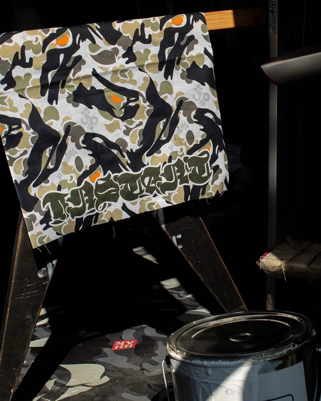 Coming soon...MHAK x instant 30th Anniversary Tenugui日本の伝統にMHAKデザインのカモフラージュ柄とアニバーサリーロゴを落とし込んだ一枚。【発売日】・3/28（土）〜 3/29（日）：吉祥寺ストア( @instant__kichijoji )にてPOP UP先行販売・3/30（月）：instant全店 & ONLINE STORE 12:00〜@mhak_@instant_skateboards#instantXXX #MARBLE