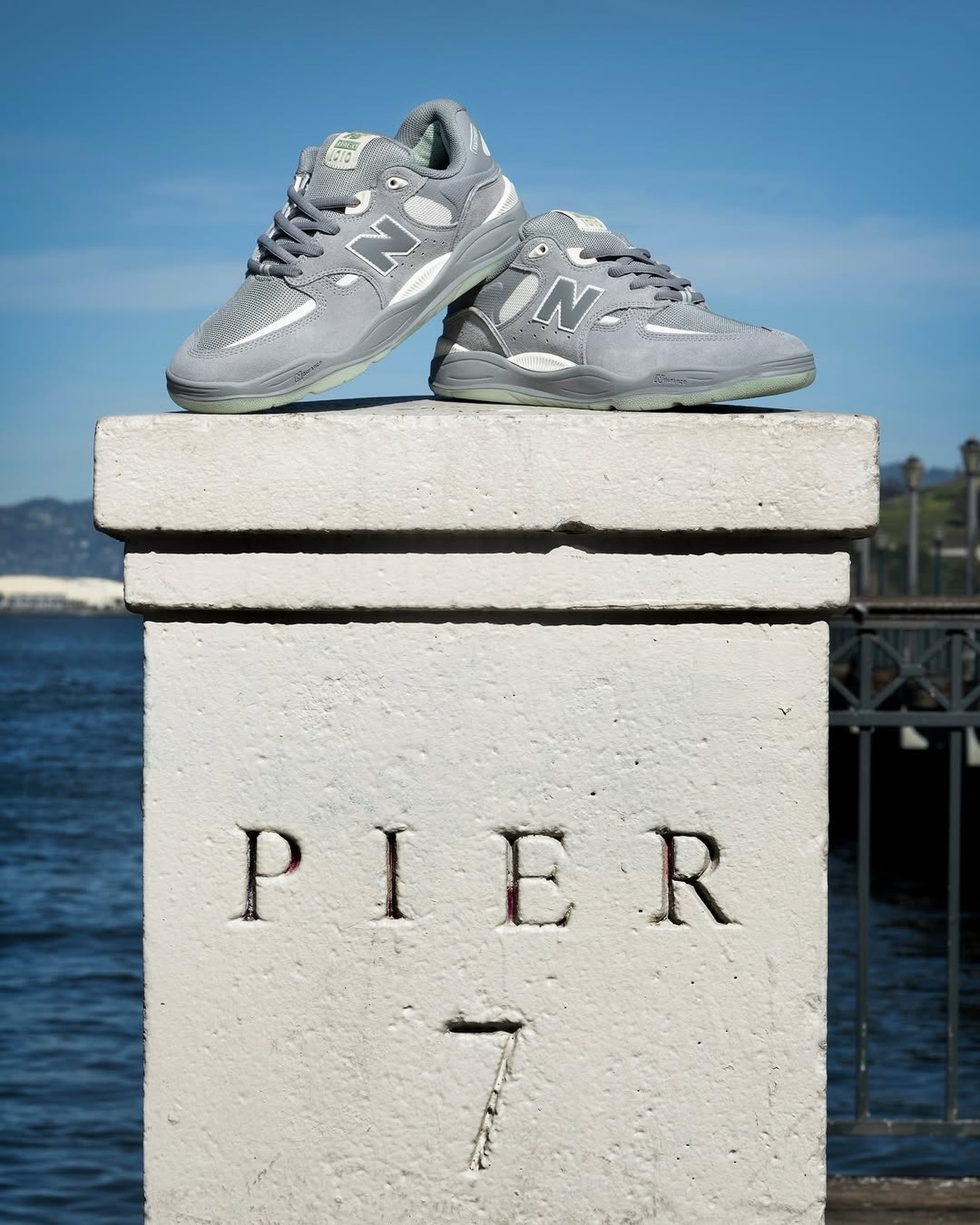 @nbnumericNew Balance Numeric / UN101PS"Trust Tiago"プロアスリート向け開発の伝統をスケートに凝縮した最高峰モデル「UN101」から、新色が登場。サンフランシスコのレガシースポット「PIER 7」からインスパイアされた、特別なカラーウェイです。フルレングスのデュアルFuelCellミッドソールが、高反発と衝撃吸収を両立。FantomFitと新型ヒールポッドが、フィット感とホールド性をさらに強化します。NBランニングの最新技術を落とし込み、Tiago Lemosのシグネチャーとして、卓越したサポートとパフォーマンスを引き出す至高の一足。【発売日】4月18日(土)Online Store：4/18 AM0:00〜@nbnumeric@nbnumeric_japan#UN101#UN101PS#nbnumeric#instantskateshop#instantskateboards