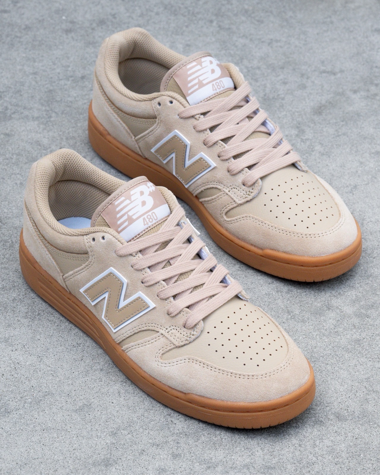 @nbnumericNew Balance Numeric / UN480TSG"From "83" re-mixed"1983年製のBB480を、スケート仕様に昇華した「480」。フルレングスのFuelCellミッドソールが高反発と衝撃緩和を両立し、ABZORBインソールで快適性とフィット感を向上。強化アッパーは優れたサポート力と耐摩耗性を備え、往年のバスケDNAを現代のスケートに融合した一足です。【発売日】4月18日(土)Online Store：4/18 AM0:00〜@nbnumeric@nbnumeric_japan#UN480#UN480TSG#nbnumeric#instantskateshop#instantskateboards