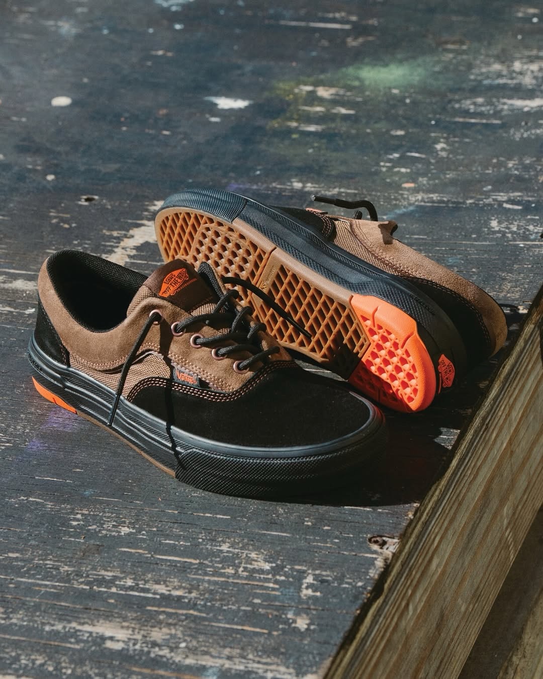 @vansskate Vans / SKATE ERA WAFFLECUPクラシックを次世代へ。ブランド初のスケートシューズとして誕生したERAが、さらに進化。カップソールの安定感 × バルカナイズドのボードフィールを融合した「WaffleCup」搭載。柔らかなスエードアッパーとPopCushインソールで、快適さと衝撃吸収もアップ。スケートのために再設計された、新しいスタンダード。#vans#vansskate @vansjapan #instantskateshop#instantskateboards