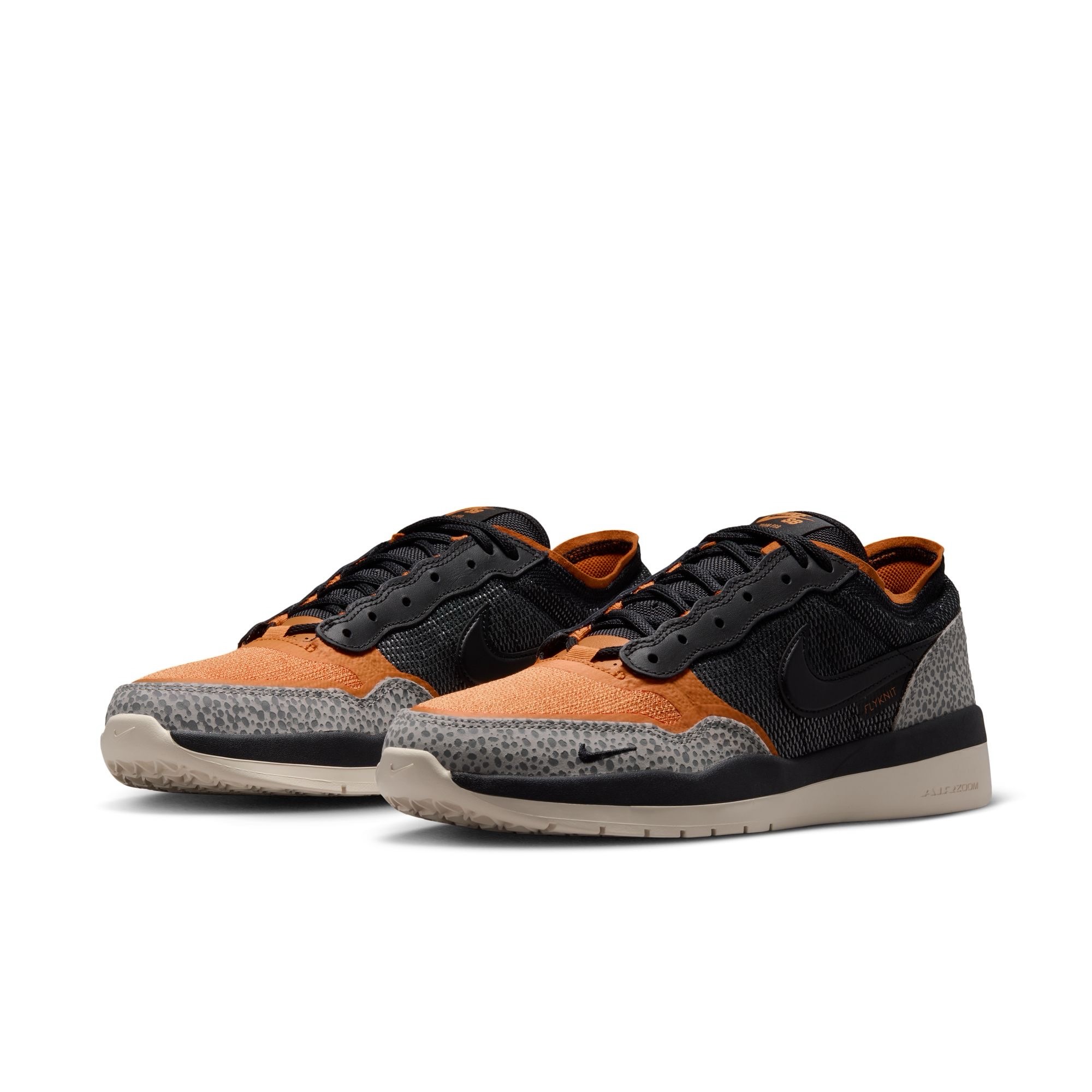 7月11日(土)発売Nike SB PS8 "Safari"Nike SBの礎を築いたSandy Bodeckerへのトリビュートモデル「PS8」に、オリジナルAir Safariへの敬意を込めた"Safari"が登場。　コブルストーンのFlyknit＆レザーアッパーに、トゥボックスとソックライナーへのモナークオレンジ、ブラックレザーのスウッシュ——1987年のAir Safariに忠実なカラーウェイです。Flyknit構造とTPUオーバーレイによる耐久性、エアズームクッションとFlyplate、HARTラバーアウトソールが、レトロな外観の中にモダンなスケートパフォーマンスを凝縮。Safariプリントのトゥキャップ＆ヒールカウンターが、当時の空気を今に宿しています。___________________販売方法に関してはプロフィールリンク先のブログをご確認下さい。※浦安ストアでの販売はございません。※販売足数、入荷サイズ、発売前のご予約など販売に関する事前お問い合わせはご遠慮下さい。※no overseas shipment.@nikesb@problemsolver8 @nikesbdojo#nikesb#PS8#SandyBodecker#instantskateshop#instantskateboards