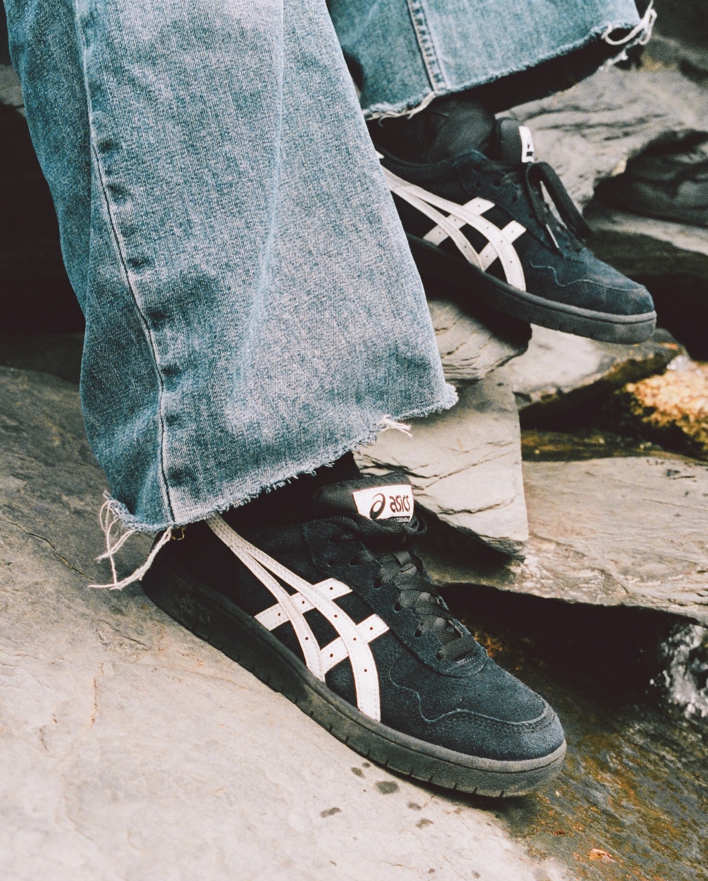 @asics_skateboarding asics skatebording / JAPAN PRO1981年に登場し多くのバスケットボールプレーヤーに愛されたロングセラーモデル「FABRE JAPAN S」をベースにした「JAPAN S」をスケートボード仕様にアップデートした「JAPAN PRO」のベーシックなBlack/White過去のアーカイブから継承されたオーセンティックなデザインとスエードの融合が、クラシカルなシルエットを引き立てています。かかと部にはリフレクターが搭載。@asics_skateboarding @asics_sportstyle_jp #asics#asicsskateboarding#JAPANPRO#instantskateshop#instantskateboards
