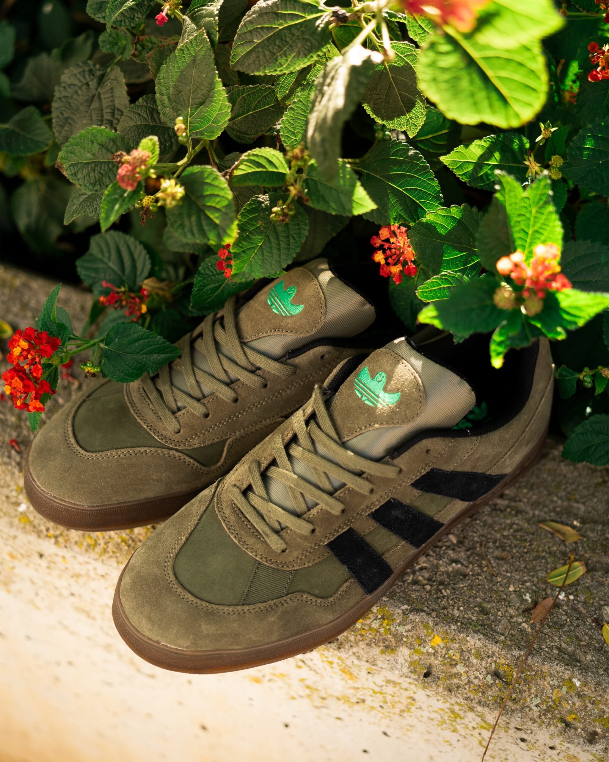 @adidasskateboarding adidas skateboarding｜ALOHA SUPERadidasアーカイブのフェンシングシューズにインスパイアされたアロハスーパーは、長年にわたってマーク・ゴンザレスの定番シューズとなってきた。マーク・ゴンザレス本人の発想を元に、新たなカラーでアップデート。快適なカップソール構造に、上質なスエードとヌバックを使用したアッパーと、adiPRENEクッショニングを採用した丈夫で快適な感触を提供するカップソール構造は、抜群のボードフィーリングをお届けします。#adidas#adidasskateboarding#markgonzales #instantskateshop#instantskateboards