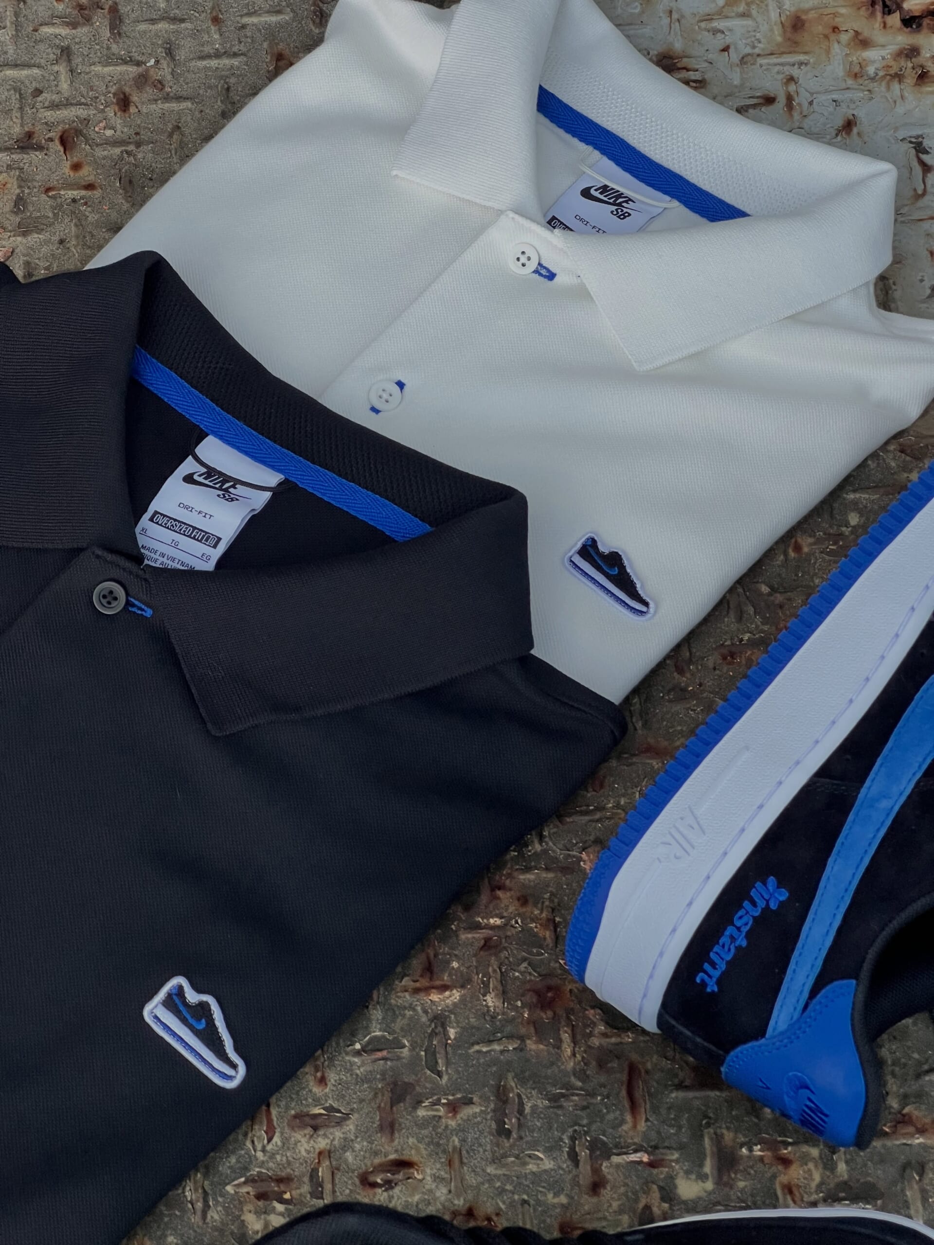City Exclusive.Nike SB Solid Break Polo "AF1"Nike SB AF-1 City Packに合わせて展開する、オーバーサイズシルエットのポロシャツが登場。instant x Nike SB AF-1とのカラーマッチングで、City Packを完結。260gのDri-Fit Heavy Pique素材を採用、今回のAF1をモチーフにしたパッチを配置した特別な一着です。Sail / Black(instantエクスクルーシブ)の2色展開。__________________________販売方法に関してはプロフィールリンク先のブログをご確認下さい。※販売足数、入荷サイズ、発売前のご予約など販売に関する事前お問い合わせはご遠慮下さい。※no overseas shipment.@nikesb@nikesbdojo#nikesb#AF1#instantskateshop#instantskateboards