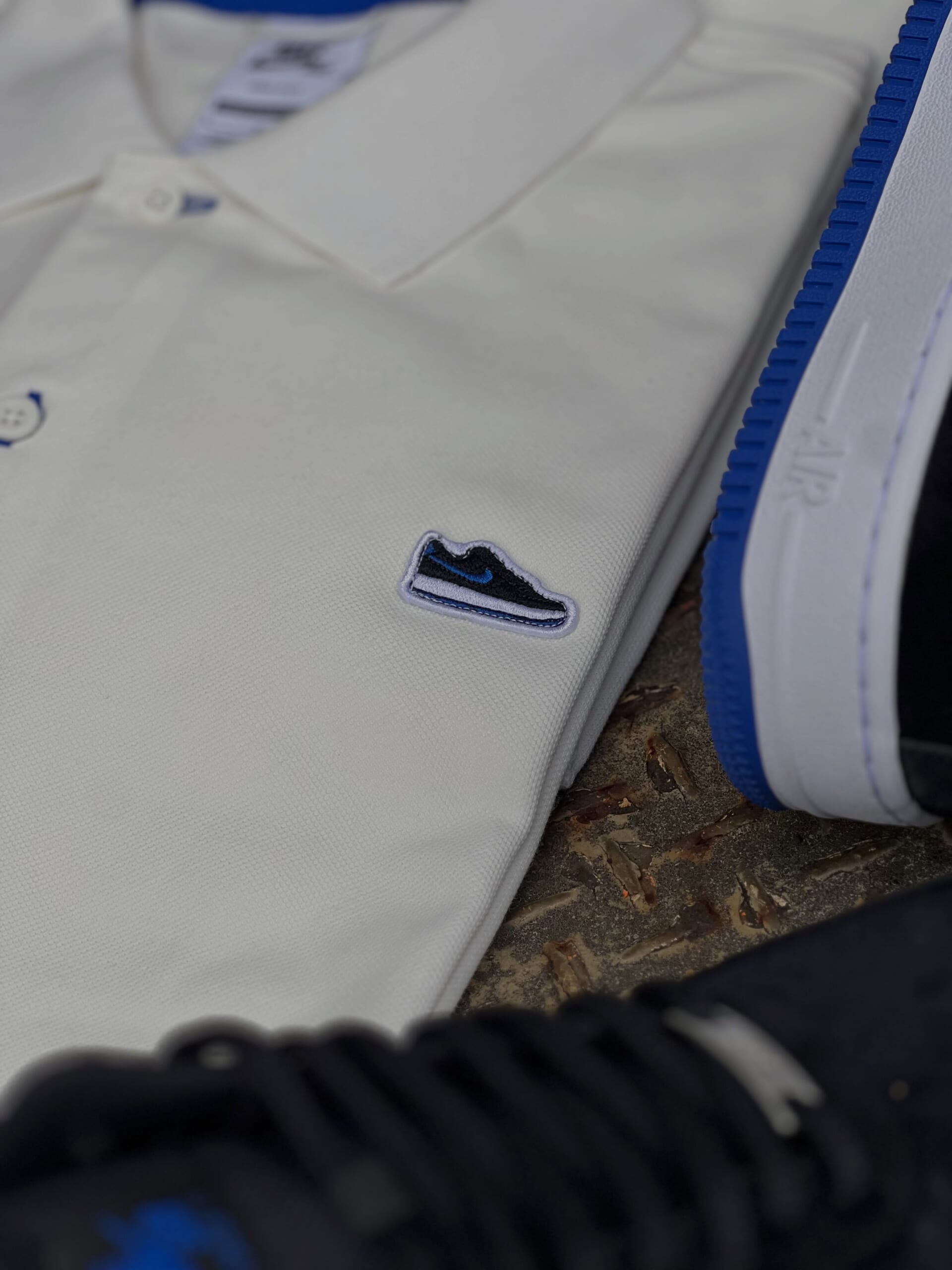 City Exclusive.Nike SB Solid Break Polo "AF1"Nike SB AF-1 City Packに合わせて展開する、オーバーサイズシルエットのポロシャツが登場。Nike SB AF-1 とのカラーマッチングで、City Packを完結。260gのDri-Fit Heavy Pique素材を採用、今回のAF1をモチーフにしたパッチを配置した特別な一着です。Online Store : AM9:00〜__________________________@nikesb@nikesbdojo#nikesb#AF1#instantskateshop#instantskateboards
